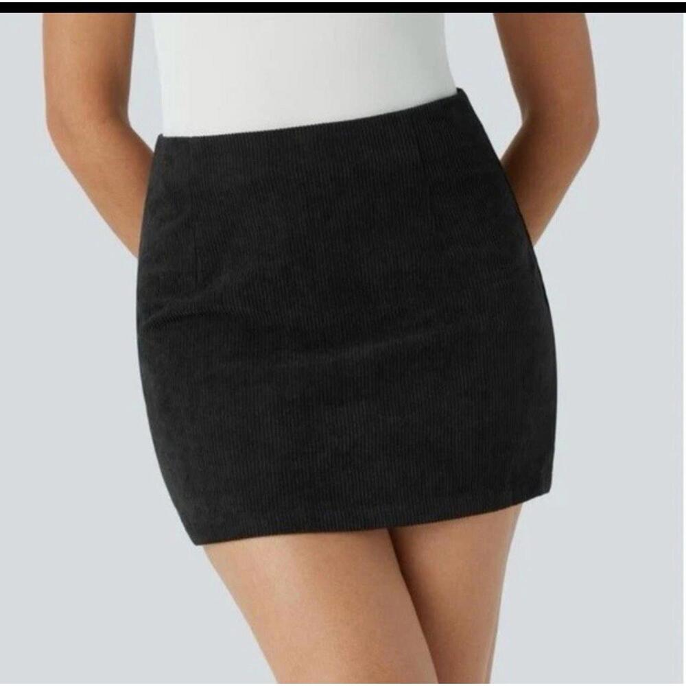 Halara Women’s Size L Black Corduroy Mini Skort  Feminine Rock Festival Classic